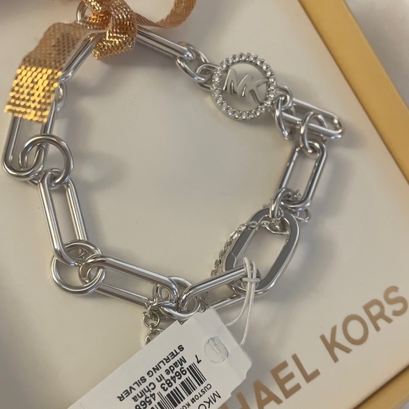 (NWT) Michael Kors Bracelet never use - Picture 2 of 4